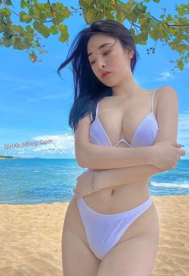 Ảnh gái xinh mặc bikini mỏng siêu nhỏ xuyên thấu lọt khe