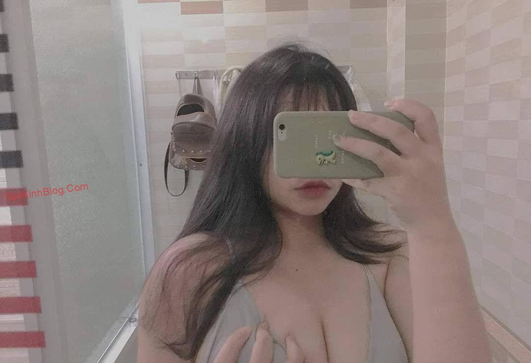 Ảnh Gái xinh mặc đồ công sở khoe vòng 1 sexy khó cưỡng