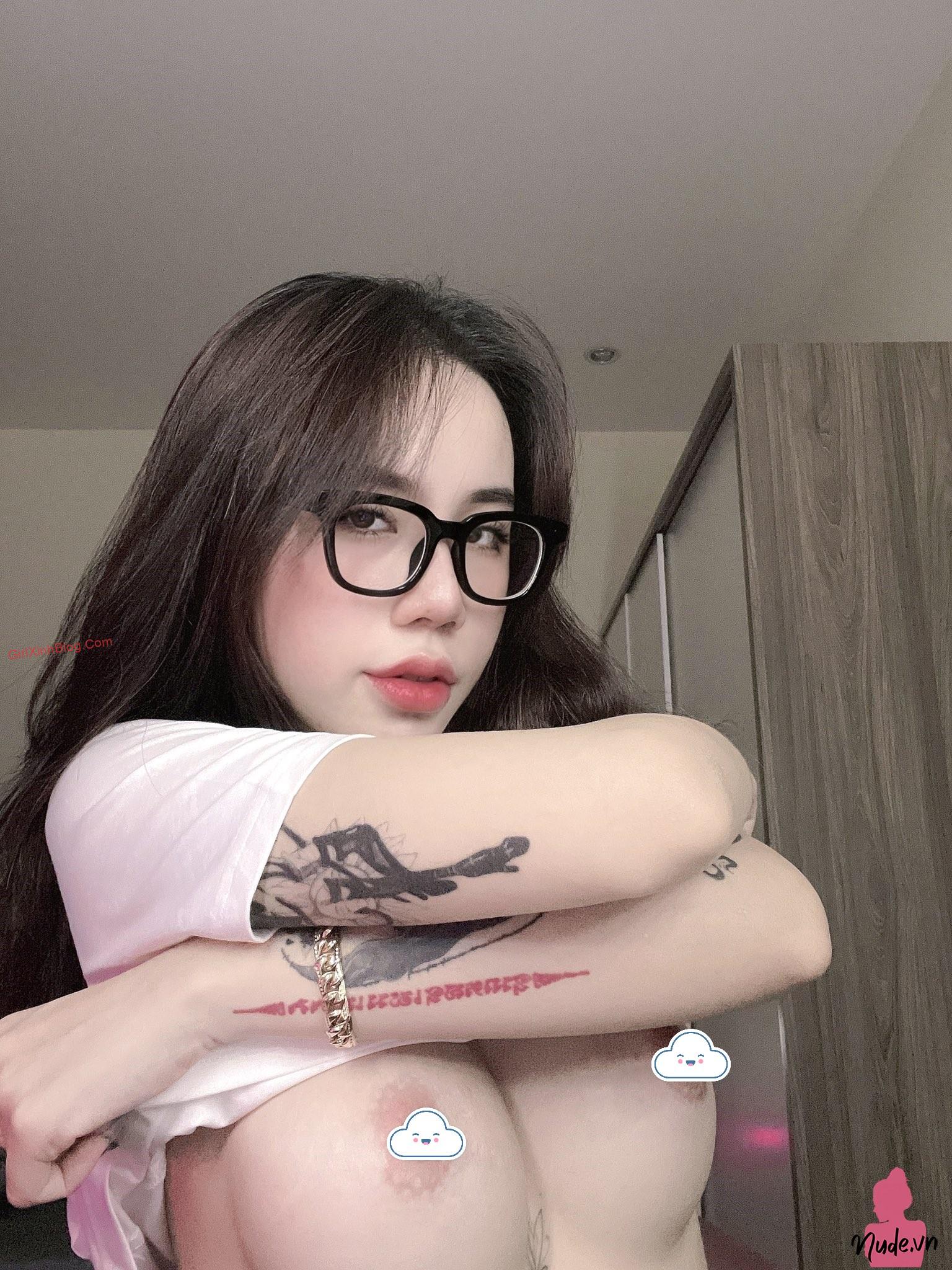 Ảnh Gái Xinh Vú To, Khoe Ngực Khủng, Bự, Đẹp, Sexy